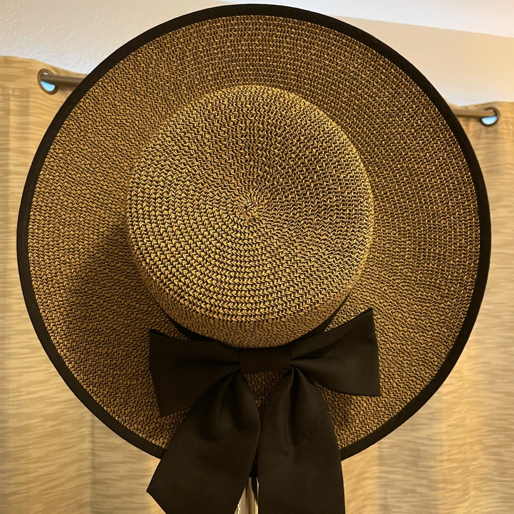 CUTE big brimmed hat, must have for your summer wardrobe
